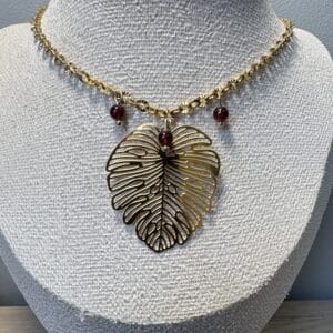 Collier Grenat